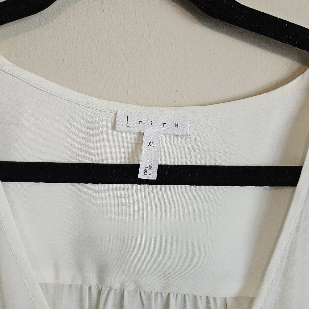 NWT Leigh Elegant White Women's Top With Lace accent Size XL. - Picture 5 of 14